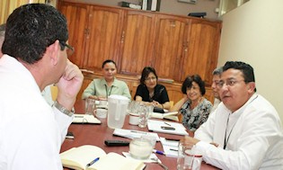 Miembros de TH reunidos con el ME images